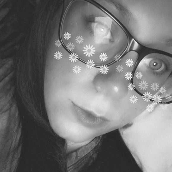 Profile Picture of Michele Pfingsten (@shellypfingsten) on Poshmark