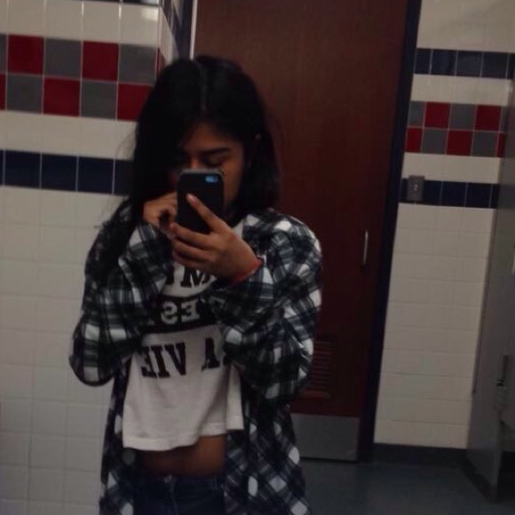 Profile Picture of Tilly Borduin (@tillylaceb14) on Poshmark