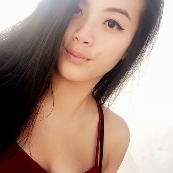 Profile Picture of Mandy Fong (@manderzzzzzzzz) on Poshmark