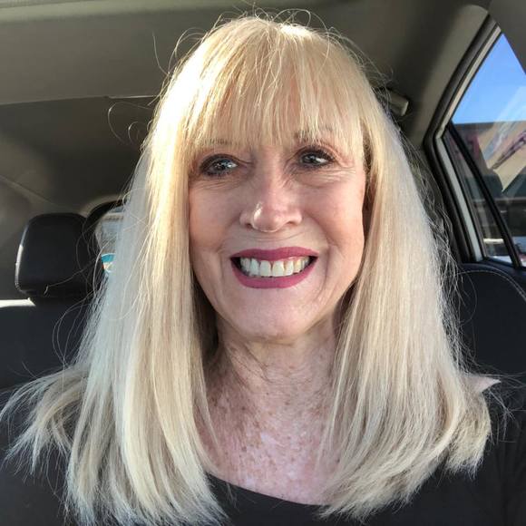 Profile Picture of Holly Coffay (@ilex4435) on Poshmark