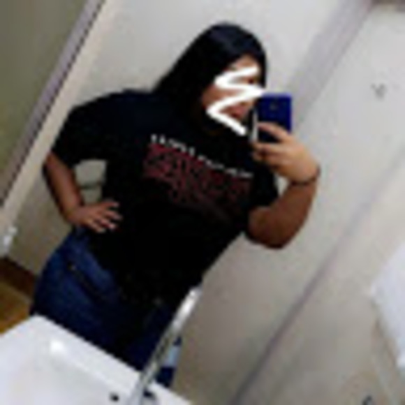 Profile Picture of Jessica Cummins (@jessicacummi692) on Poshmark