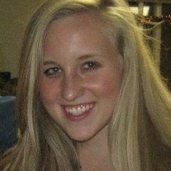 Profile Picture of Liz Matthews (@lizmatthews91) on Poshmark