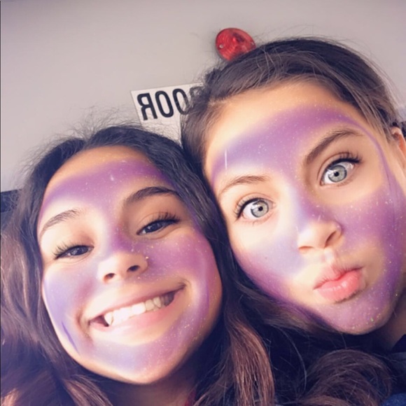 Profile Picture of Valeria Alvarez (@valeriaalvar199) on Poshmark