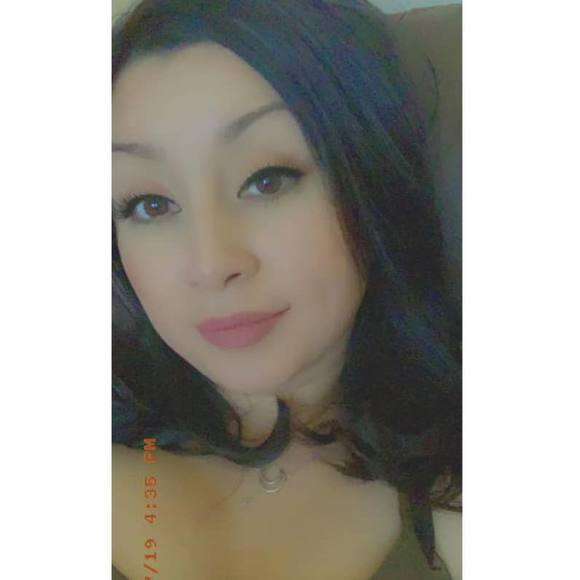 Profile Photo of Elizabeth Luna (@medrano260) on Poshmark