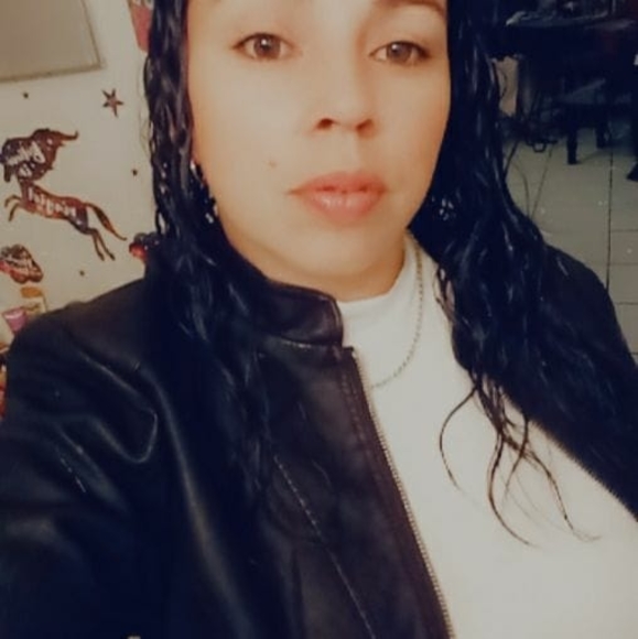 Profile Picture of Ivy Torres (@ivy31) on Poshmark