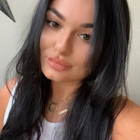 Profile Picture of Deanna Savoca (@deannasavoca) on Poshmark