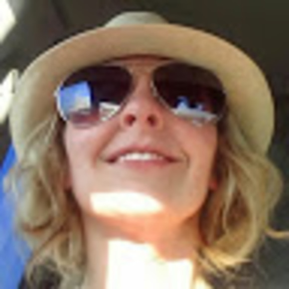 Profile Picture of Amber Mangel (@ambermangel) on Poshmark