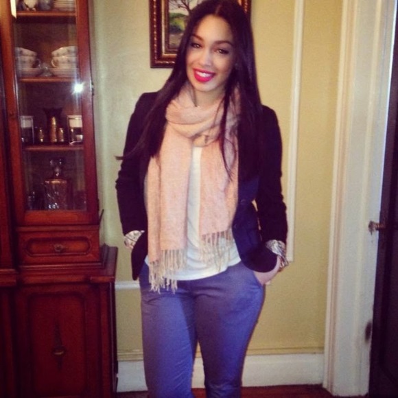 Profile Picture of Tabbatha Delarosa (@tabbathaxo) on Poshmark