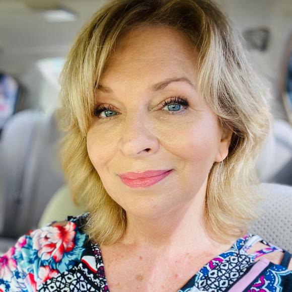 Profile Picture of Pam Barnett (@pbarnett59) on Poshmark