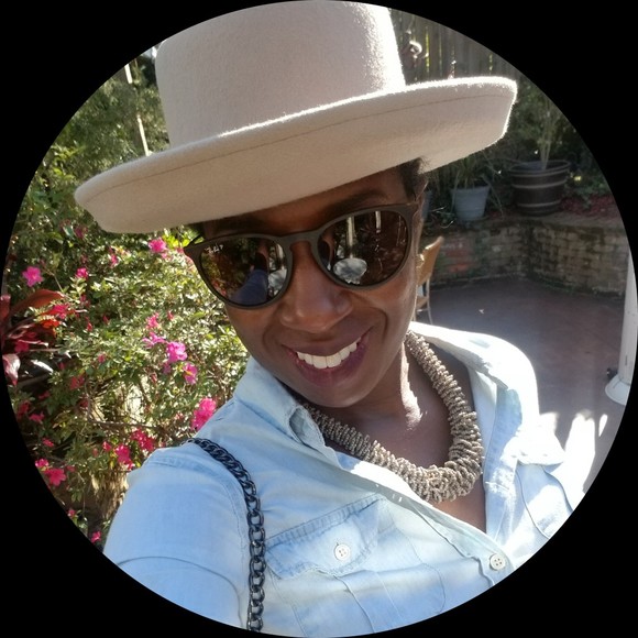 Profile Picture of Simone Hylton (@simonehylton) on Poshmark