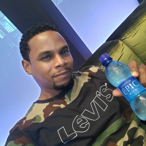 Profile Picture of Ronald Thomas (@drip_legit) on Poshmark