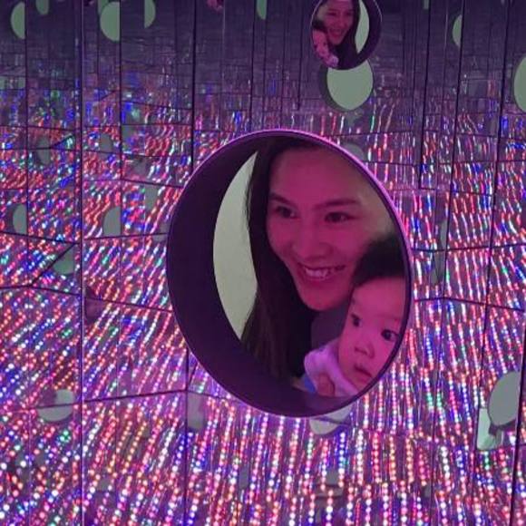 Profile Picture of Amber Zhao (@amberzzyy) on Poshmark