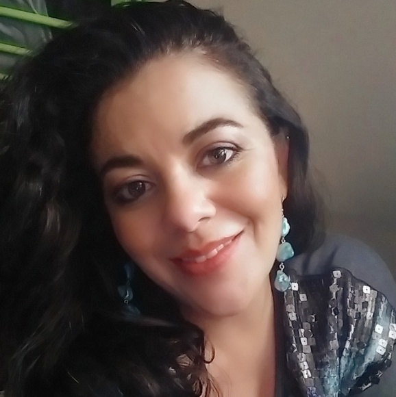 Profile Picture of Shewolfsfashionforest !! (@shewolf_awoo) on Poshmark