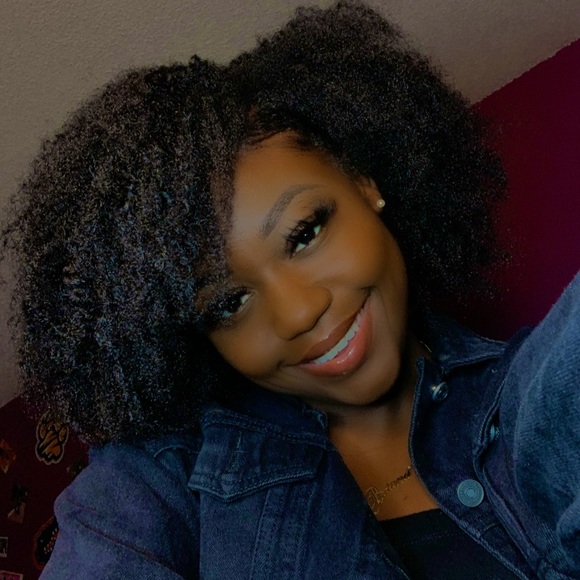 Profile Picture of Briana Lozandier (@valleygirl_bri) on Poshmark
