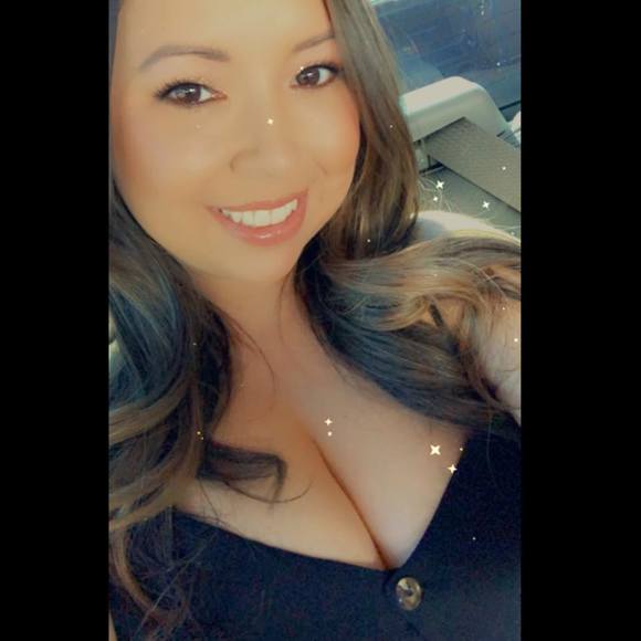 Profile Picture of Amber Rhemrev (@arhemrev) on Poshmark
