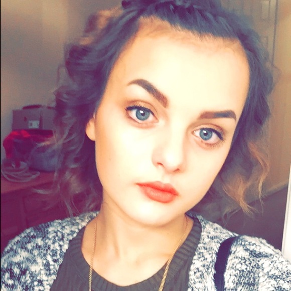 Profile Picture of Brianna Kittleson (@bribrilittleson) on Poshmark