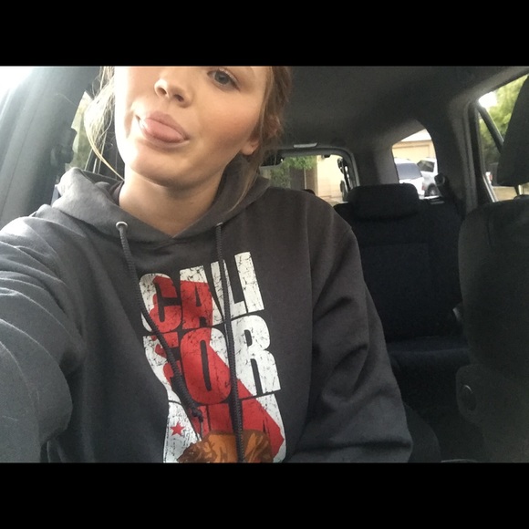 Profile Picture of Brianna Wanderstadt (@bri_wanderstadt) on Poshmark