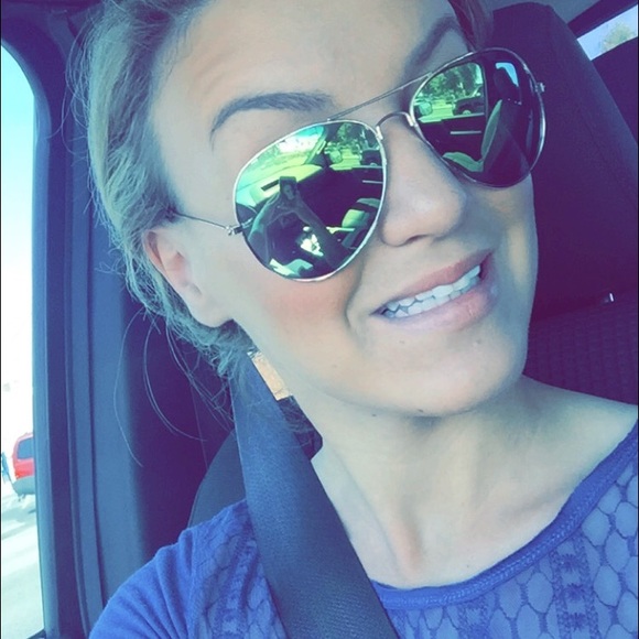 Profile Picture of Stephanie Tillou (@stephyrae_) on Poshmark