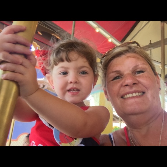 Profile Picture of Cindy Domingos (@grrrrmamabackup) on Poshmark