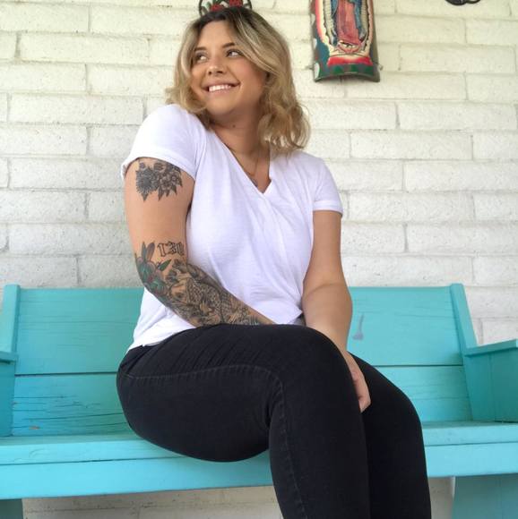 Profile Picture of Samantha Schubert (@schubert1616) on Poshmark