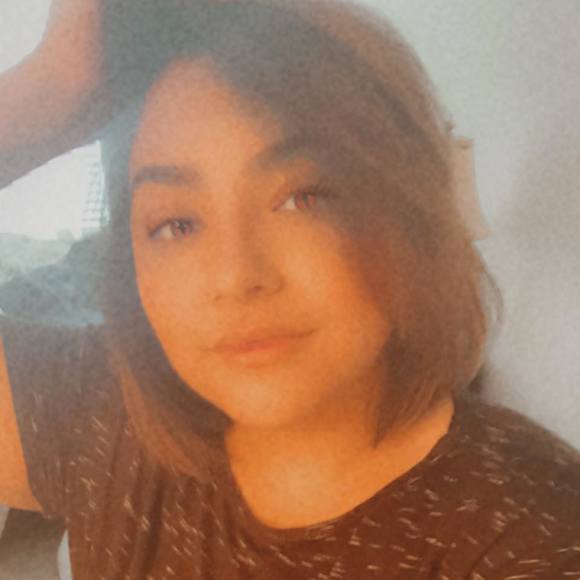 Profile Picture of Victoria Galeana (@victoriagaleana) on Poshmark