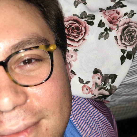 Profile Picture of Rene Gonzales (@renegonzales245) on Poshmark