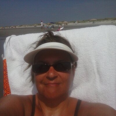 Profile Picture of Kim Gardner Holliday (@kim_1662) on Twitter