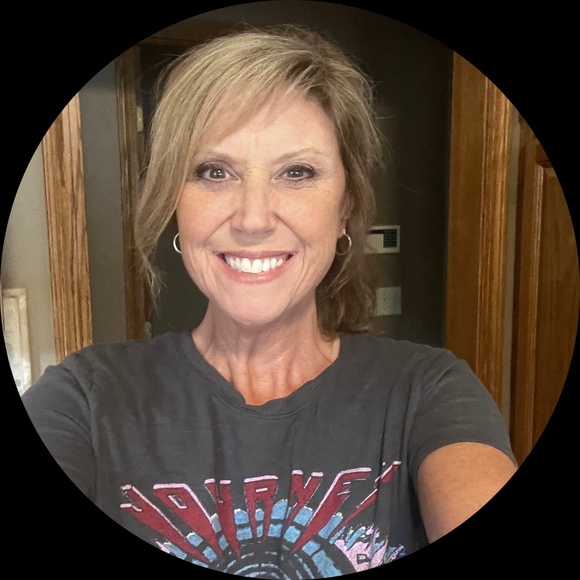 Profile Picture of Kristi Bifolchi (@kristibifolchi) on Poshmark