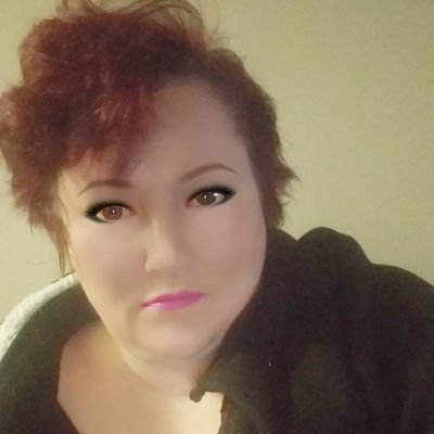 Profile Picture of Catherine Domroe-Axford (@LadyChatterLots) on Twitter