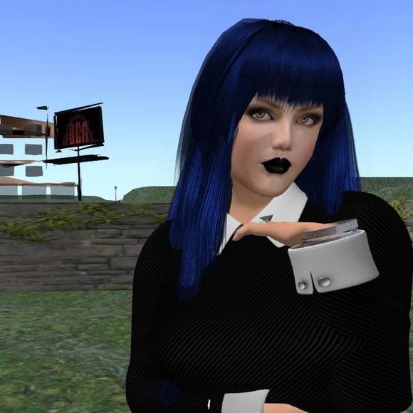 Profile Picture of Alessa Claymore (@biancamuresanmk) on Poshmark