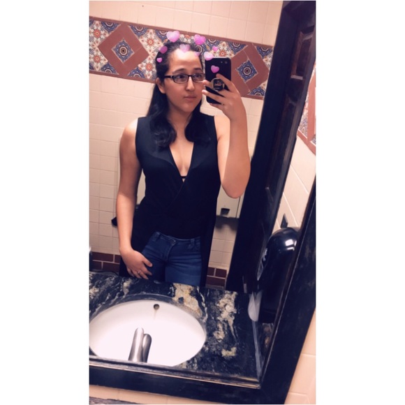 Profile Picture of Brianna Quintero (@marieeq98) on Poshmark