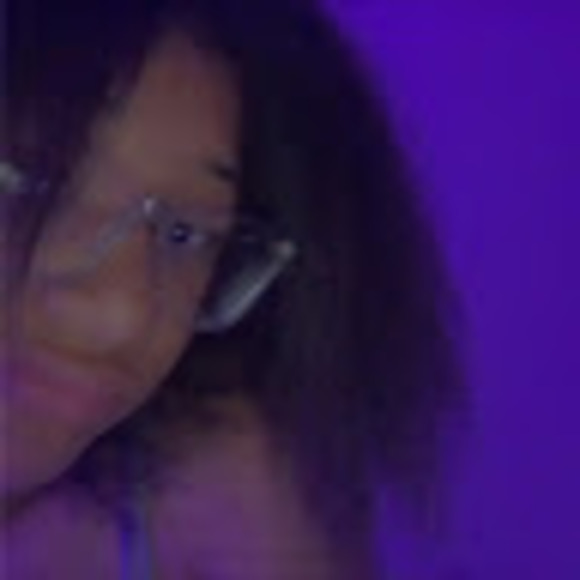 Profile Picture of Alycia Alycia (@a_alycia) on Poshmark