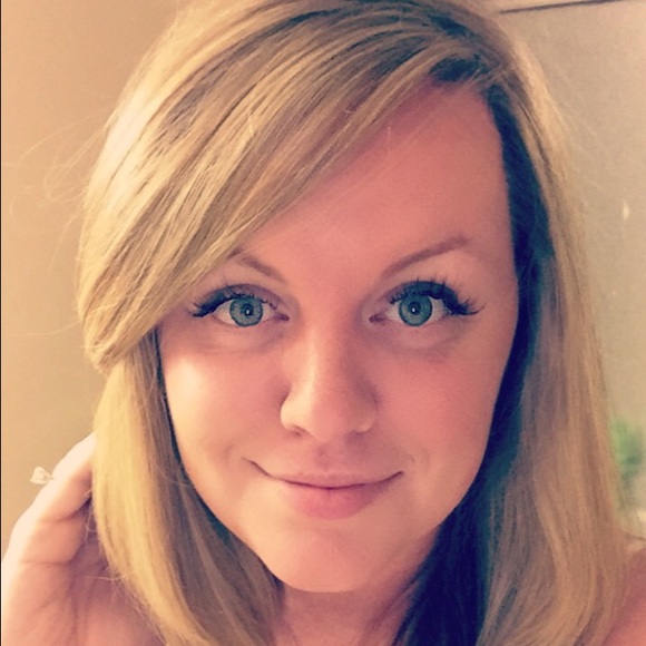 Profile Picture of Lauren Patelis (@lkasischkd) on Poshmark