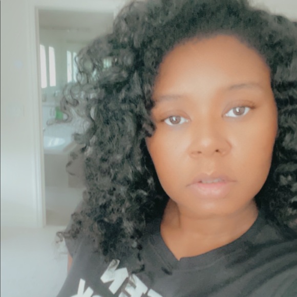 Profile Picture of Stacey Neverson (@sdmn85) on Poshmark