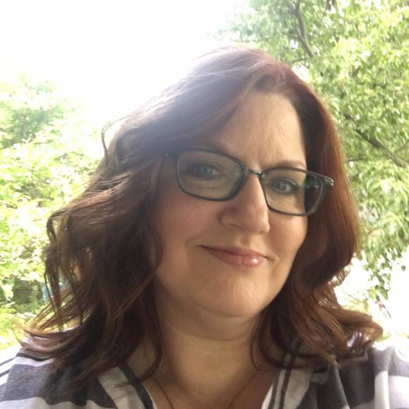 Profile Picture of Lisa Birky (@lisabirky) on Poshmark