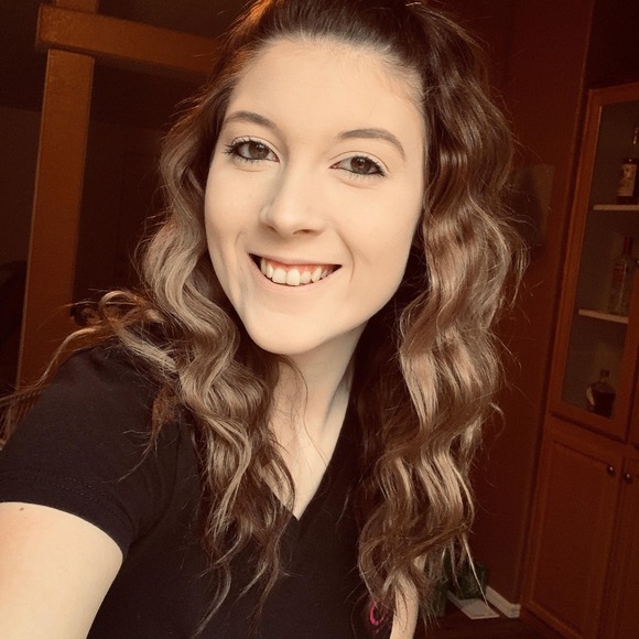 Profile Picture of Emily Stankey (@emilystankey) on Poshmark