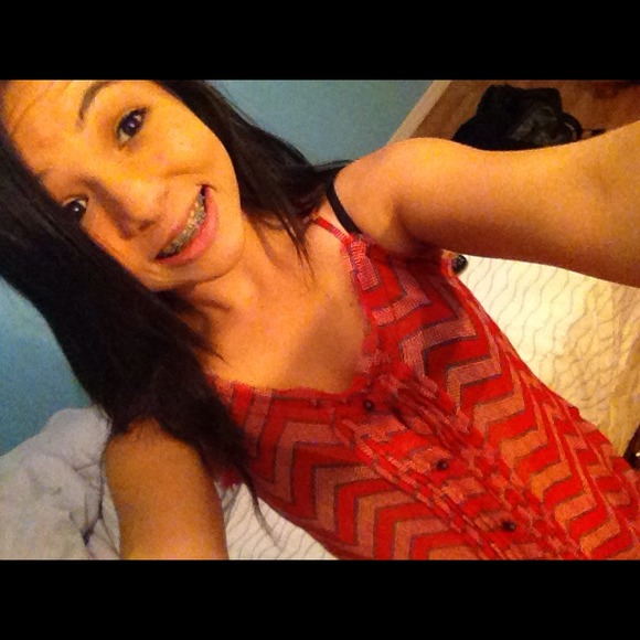 Profile Picture of Gloria Nunez (@glorianunez) on Poshmark