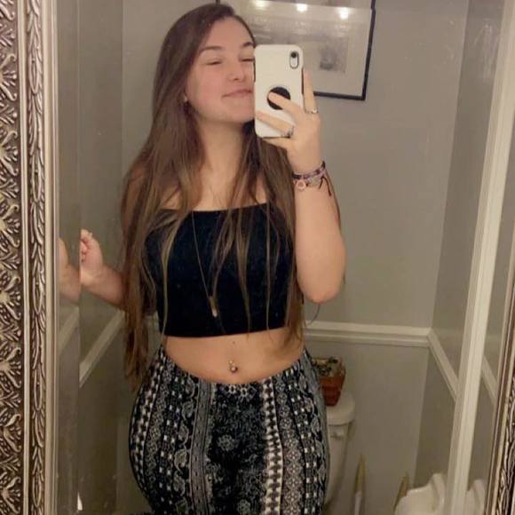 Profile Picture of Rachel Zwierlein (@rachel_z27) on Poshmark