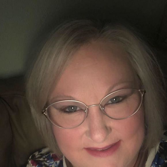 Profile Picture of Cindy Wise (@cuttinhairgirl) on Poshmark