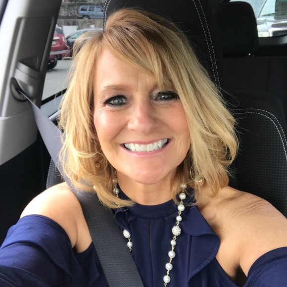 Sharon Moskiewski - Poshmark Profile Picture of Sharon Moskiewski (@moskiewski) on Poshmark