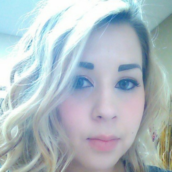 Profile Picture of Christina Sigalas (@xtinaspi956) on Poshmark