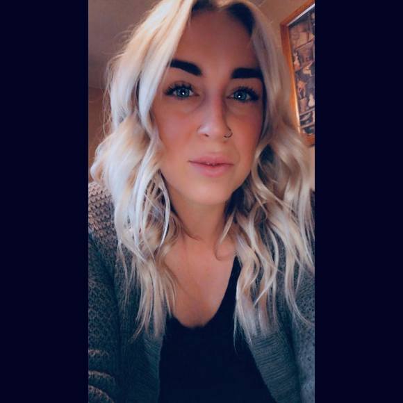 Profile Picture of Kyleigh Kimber (@wrapwithkyleigh) on Poshmark