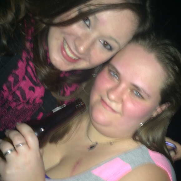 Profile Picture of Amanda Neuling (@amandaneuling) on Poshmark