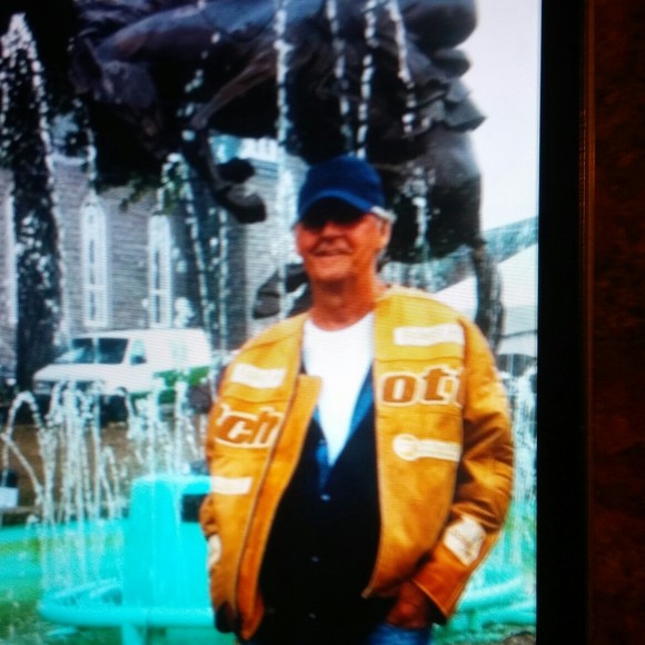 Profile Picture of Raymond Despard (@raymonddespard) on Poshmark