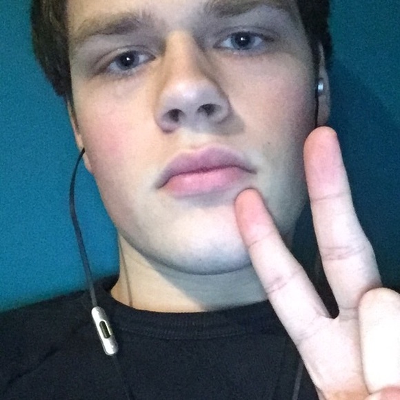 Profile Picture of Austin Reilly (@ajreilly) on Poshmark