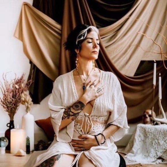 Profile Picture of Dee Chambers (@deannadlau) on Poshmark