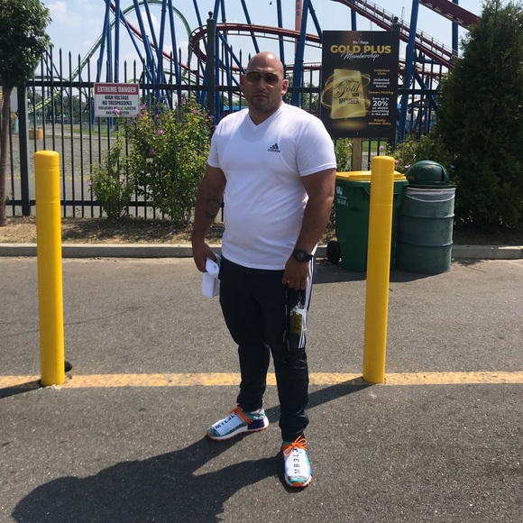 Profile Picture of Irving Sanchez (@mrhandsome835) on Poshmark