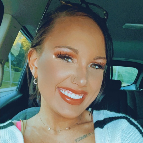 Profile Picture of Alyssa Ledbetter (@graysonsmom) on Poshmark