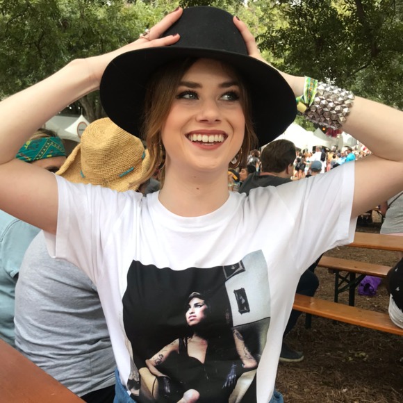 Profile Picture of Hannah Saulic (@hannah_keeley) on Poshmark