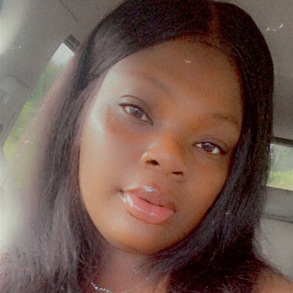 Profile Picture of Kadeidra Lisenby (@kadeidral) on Poshmark
